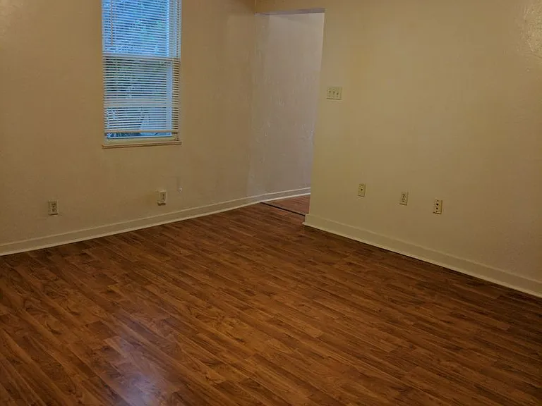 Cozy 2 Bedroom Apartment with Backyard Patio and Central Air Conditioning in South Side, Pittsbur... — Photo 13