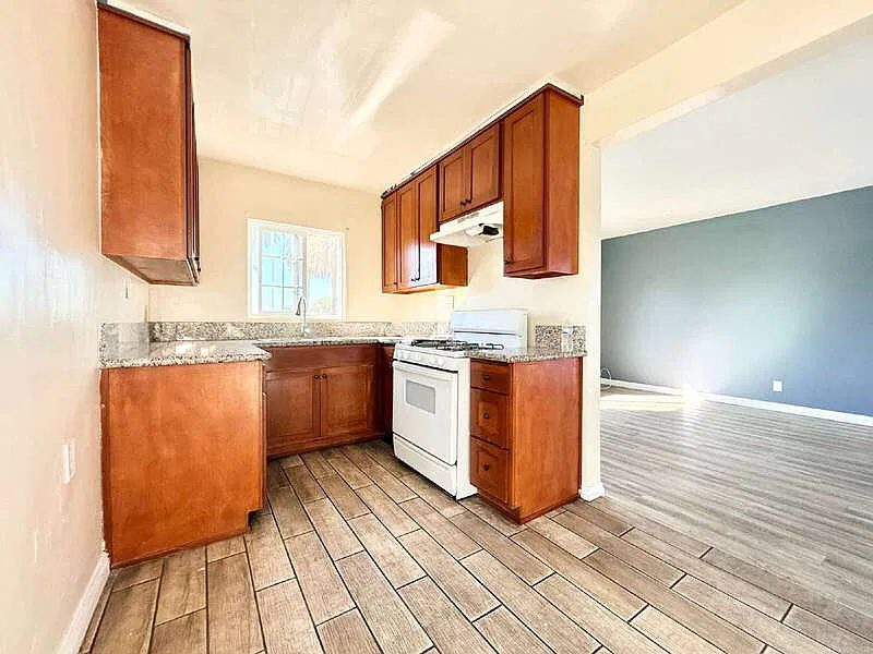 2 bed, 1.0 bath, 635 sqft, $2,300 — Photo 3