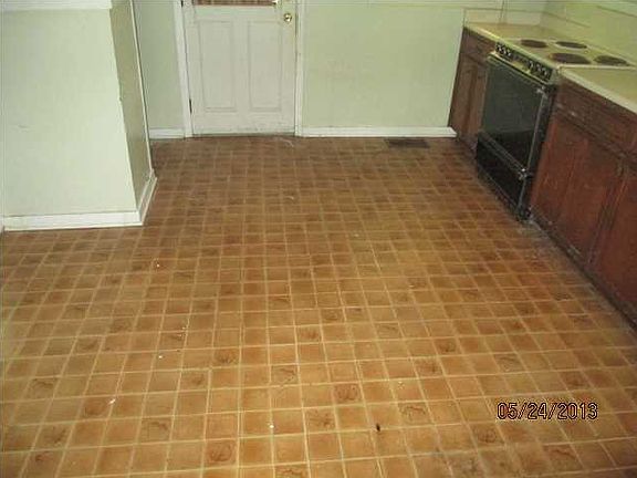 4th image of 3055 S Oak Forest Dr