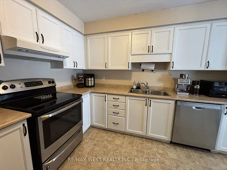 645B Basswood St — Photo 2