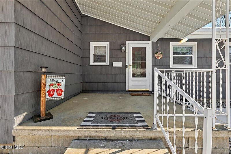 3rd image of 7 Northup Drive