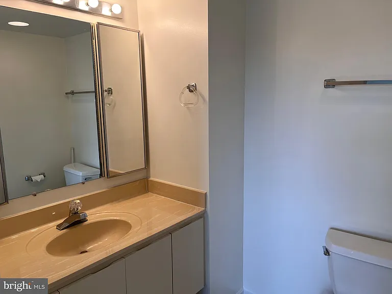 15100 Interlachen Dr #815 — Photo 16