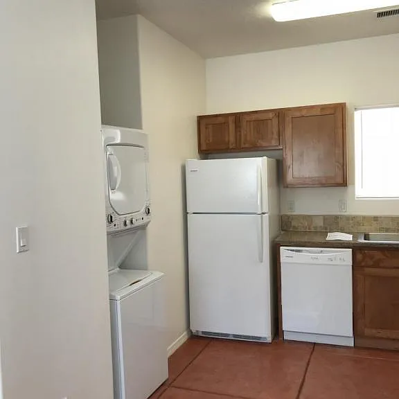 1703C Lomas Blvd NW — Photo 4