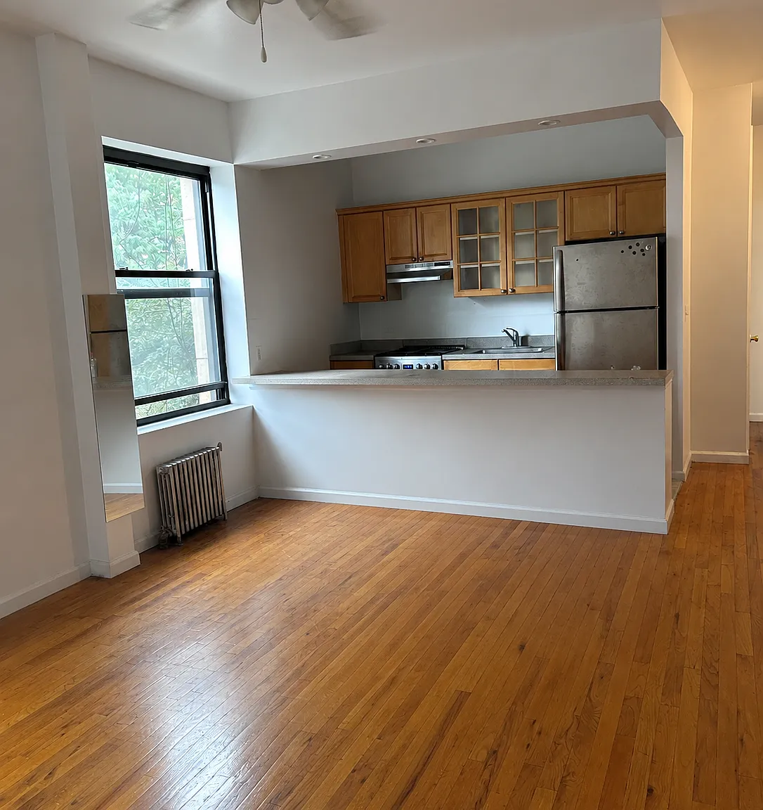 587 Riverside Drive — Photo 1