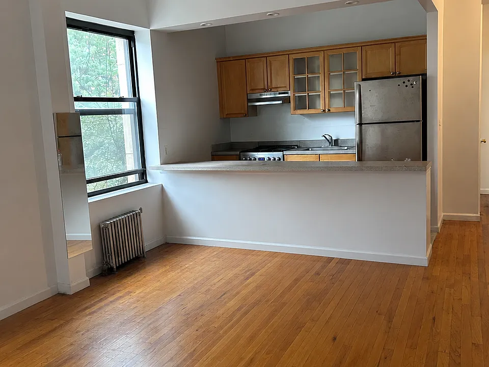 587 Riverside Dr #2F