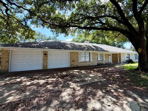 1410 S Circle St, Sealy, TX 77474