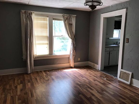 5th image of 2221 Brook Dr