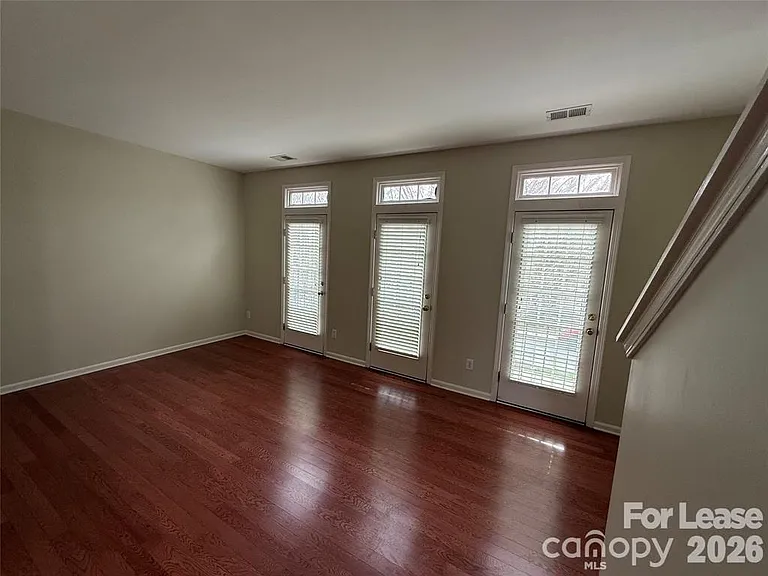 13820 Hill St — Photo 7