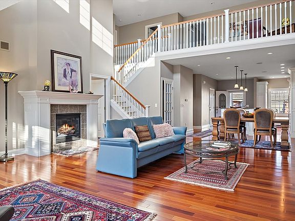 3rd image of 46 Monarch Dr