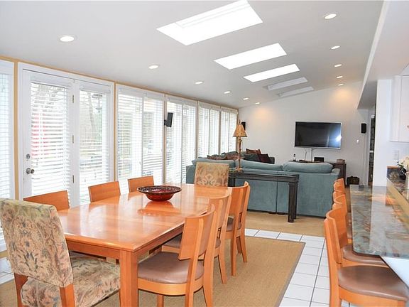 4th image of 3465 Rolling Hills Dr