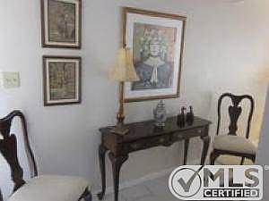 3205 Bridgewood-Entrance