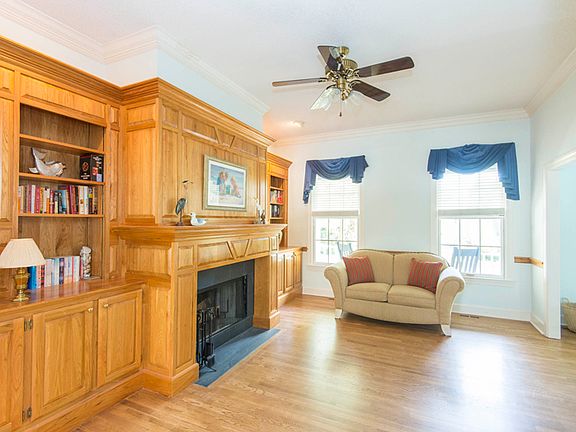 3rd image of 123 Turnberry Dr