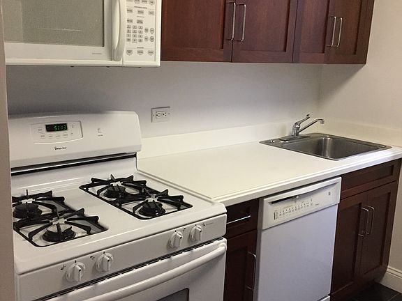 2nd image of 35 S Broadway APT D4