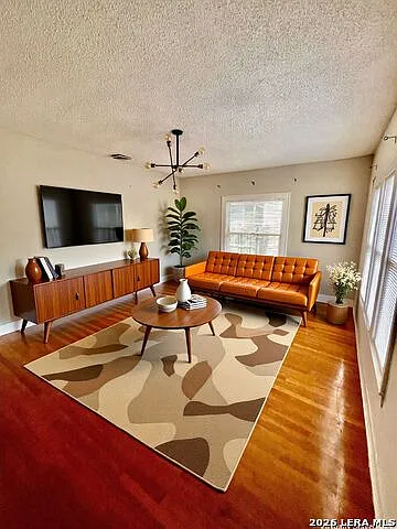 3 bed, 1.0 bath, 1846 sqft, $1,595 — Photo 3