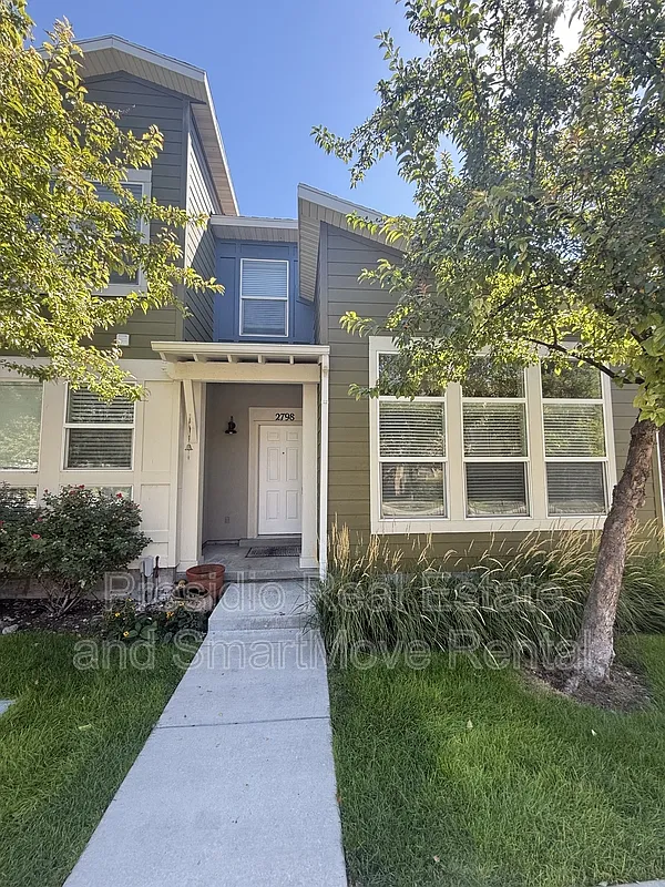 2 bed, 2.5 bath, 1658 sqft, $1,900 — Photo 1