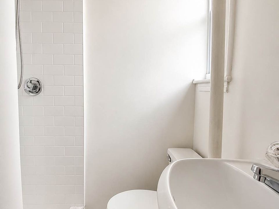 2nd image of 287 Bedford Ave APT 16
