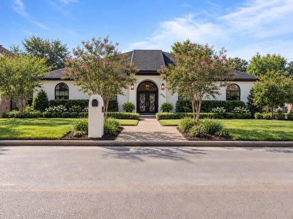 3026 Country Club Dr, Pearland, TX 77581