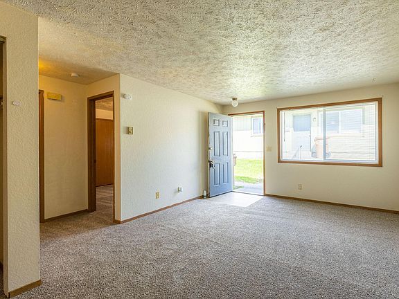 5th image of 1724 E Cataldo Ave #1728