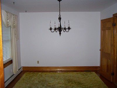 DR w/ hardwood floors