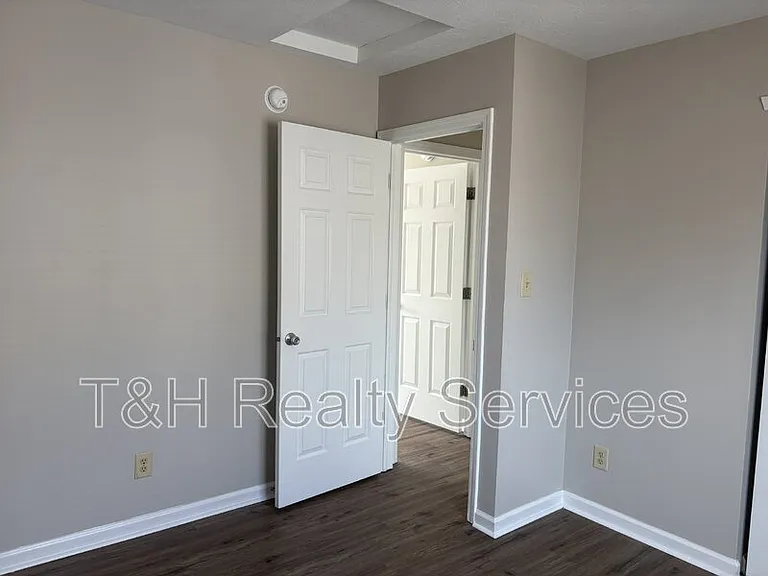 6682 Dunsdin Dr — Photo 19