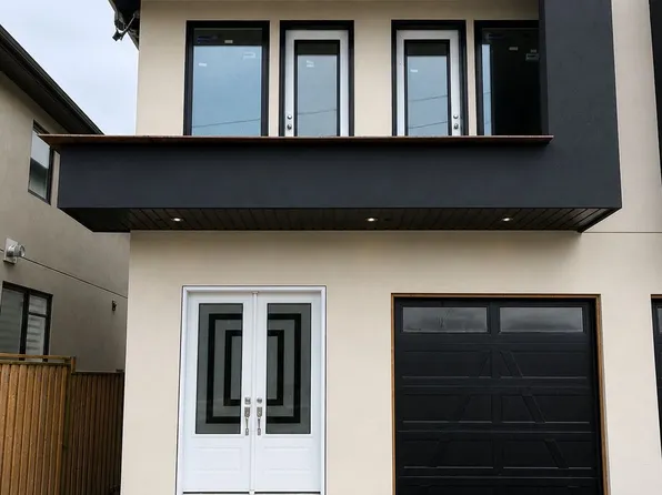 28 A Pine Ave N, Mississauga, ON L5H 2P8