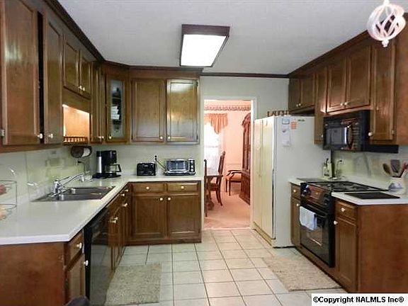 5th image of 2213 Noel Dr SW