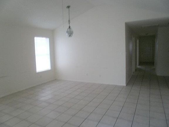 2nd image of 5619 Lakebend West