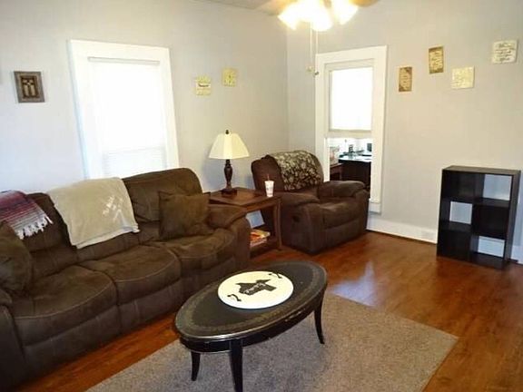 5th image of 300 E Boyd Ave