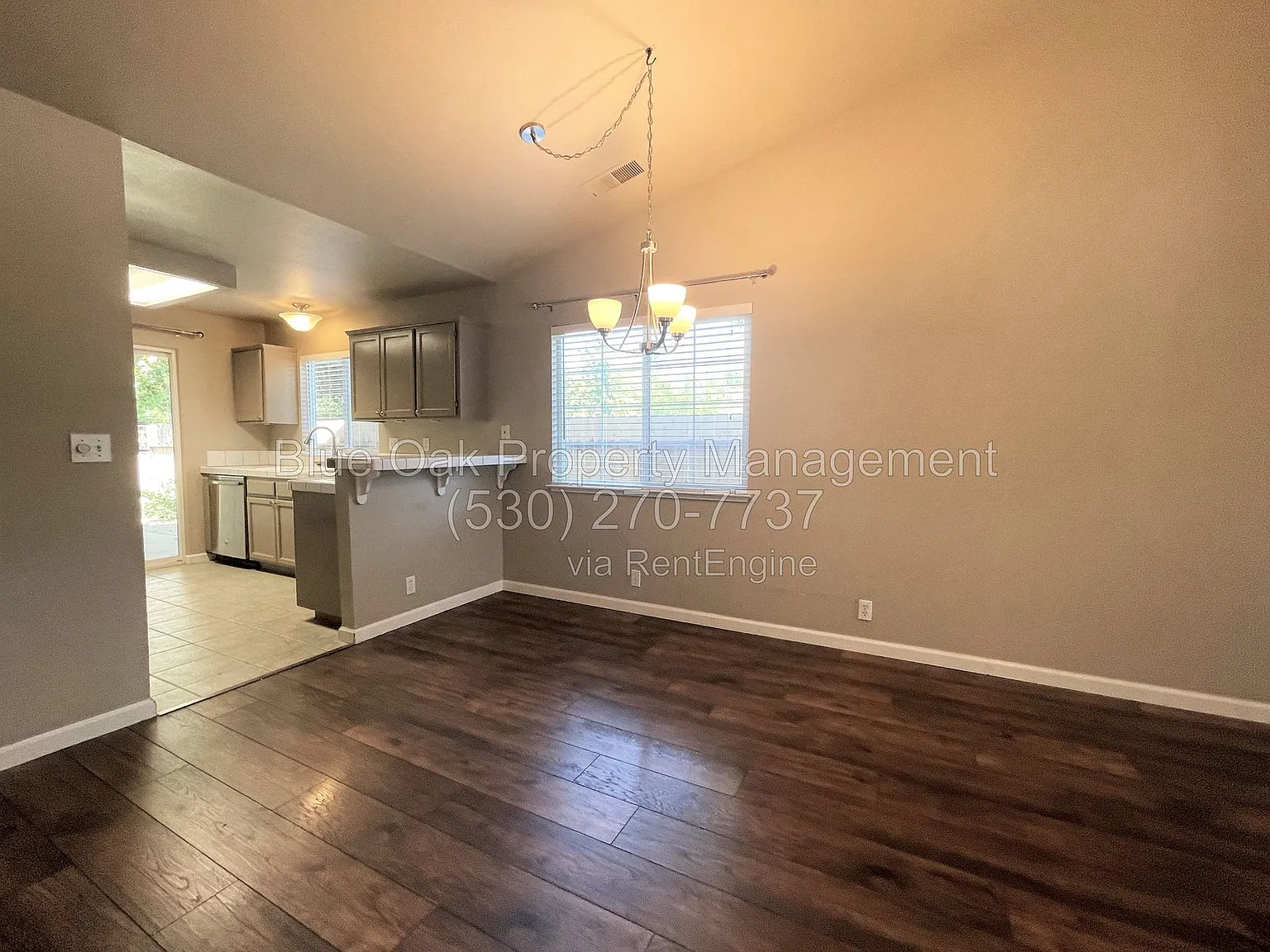 3 bed, 2.0 bath, 1215 sqft, $2,195 — Photo 4