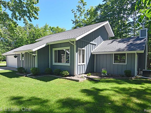 3rd image of 4092 N Pheasant Rd