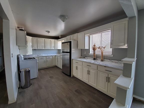 4th image of 9805 Acer Ave