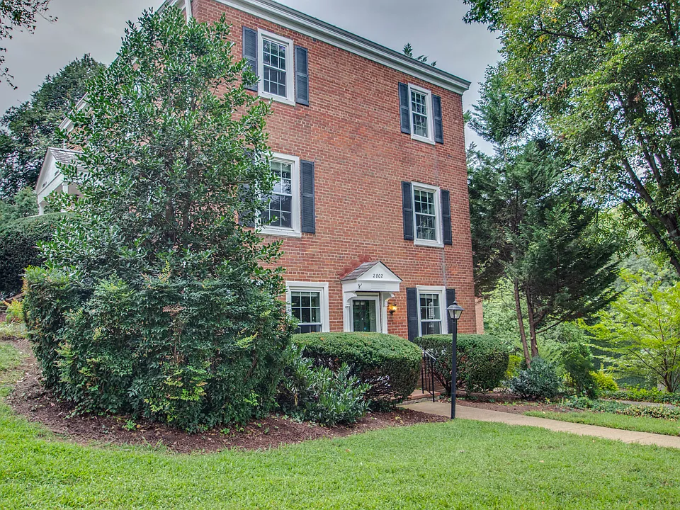 2802 S Abingdon St #2802