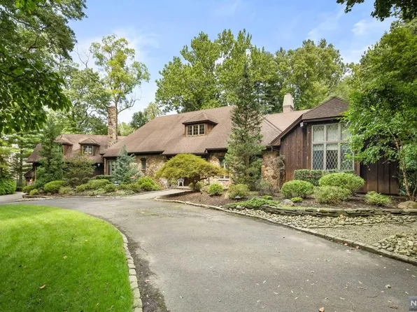 26 Duane Ln, Demarest, NJ 07627