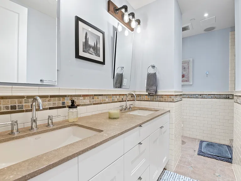 421 Chestnut St #404 — Photo 24