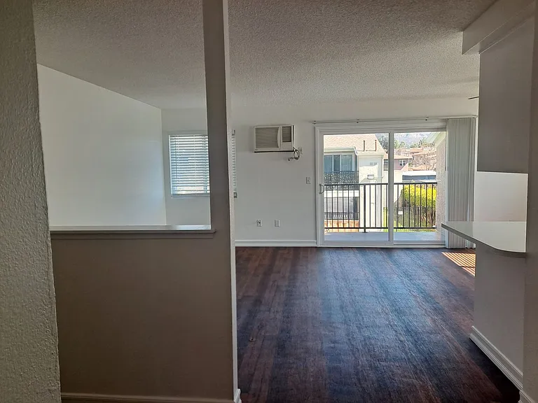 1477 Broadway — Photo 7