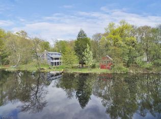 2 Blue Heron Ln, Oak Ridge, NJ 07438