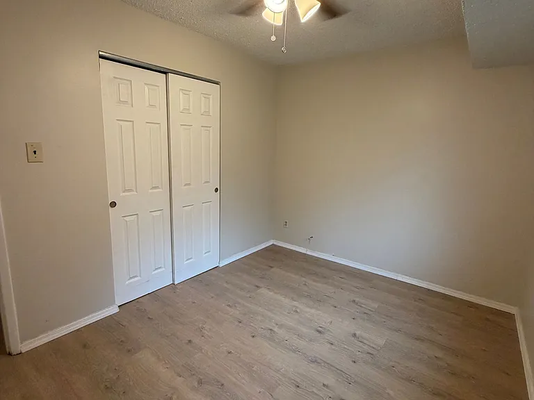 8908 Saint Louis Ave — Photo 22