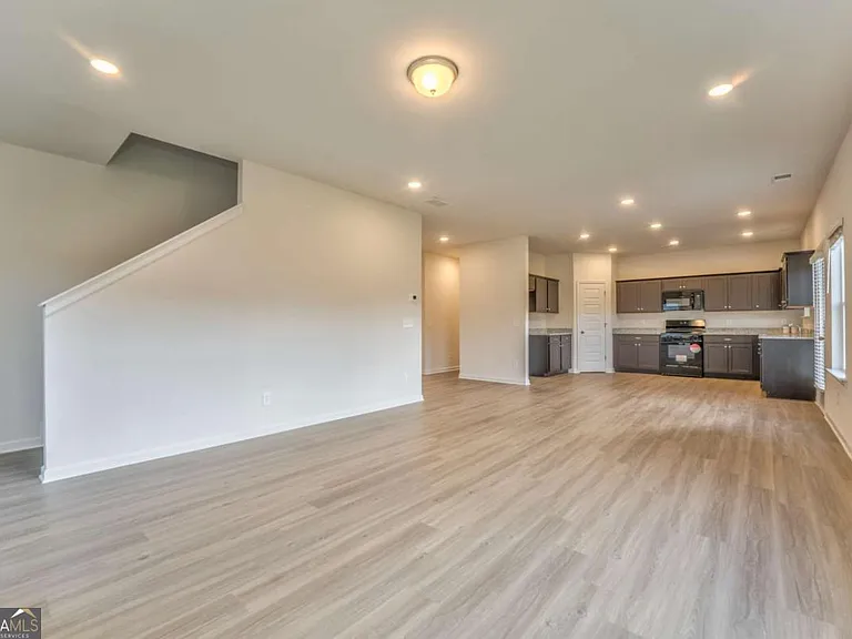 15 Bennett Way — Photo 9
