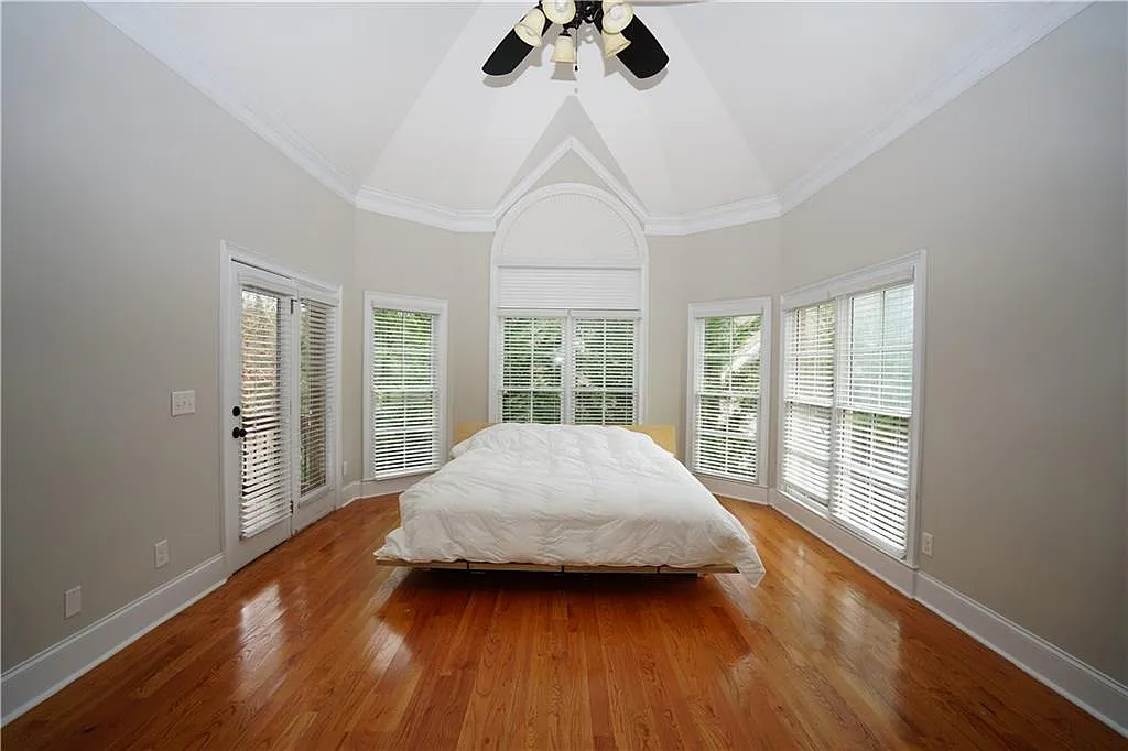 4 bed, 3.5 bath, 4023 sqft, $5,500 — Photo 3