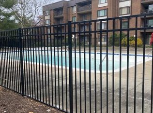 124 Roberts Ln APT 300, Alexandria, VA 22314
