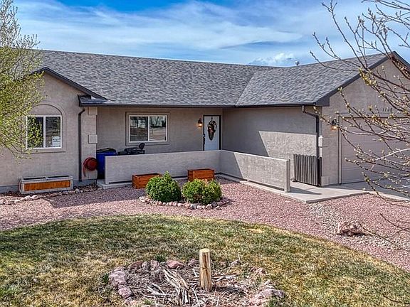 3rd image of 1120 E Desert Cove Dr