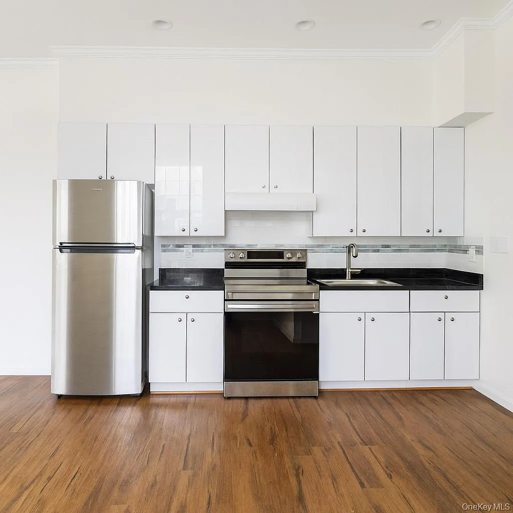 1 bed, 1.5 bath, 800 sqft, $1,350 — Photo 1