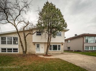 2033 Kingston Rd, Waukegan, IL 60087