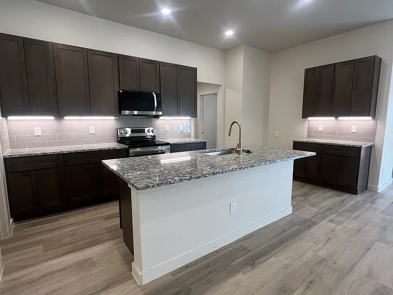 13815 Gary Ave — Photo 2