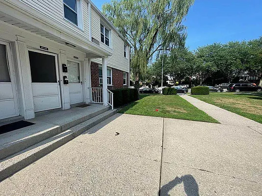 Rented by Voro Purple LLC | media 58