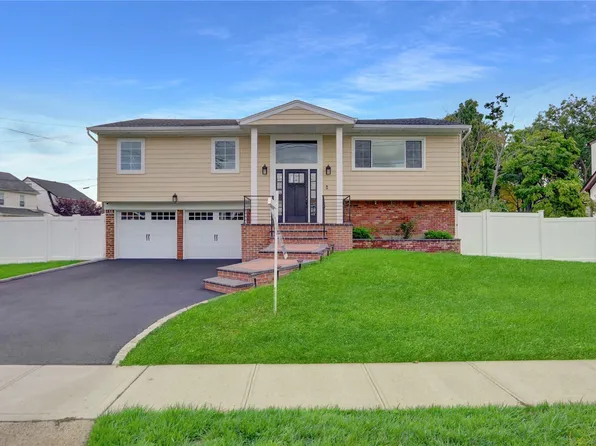 1760 E Berkshire Road, Merrick, NY 11566