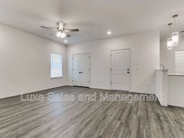 8012 NW 110th Dr — Photo 45