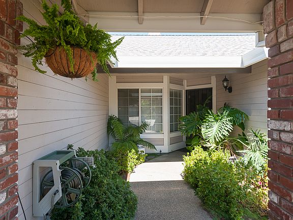 5th image of 8104 Montevina Dr