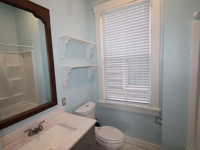 214 E 40th St #B — Photo 13