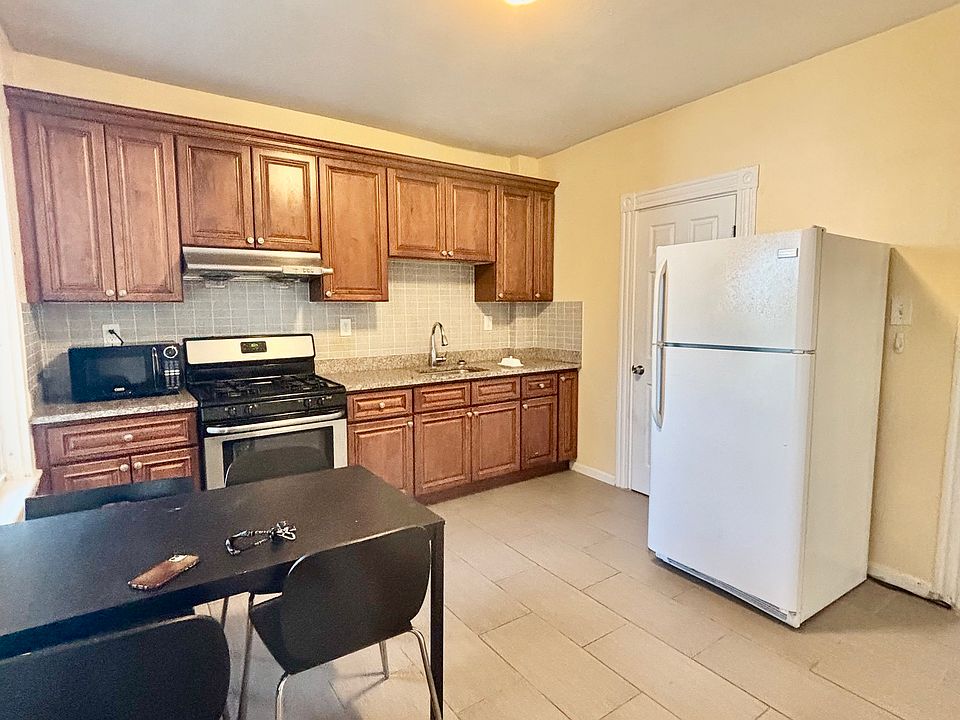 1st image of 11 Raven St Floor 2